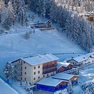 Hotel Lion Noir Грессан Экстерьер фото